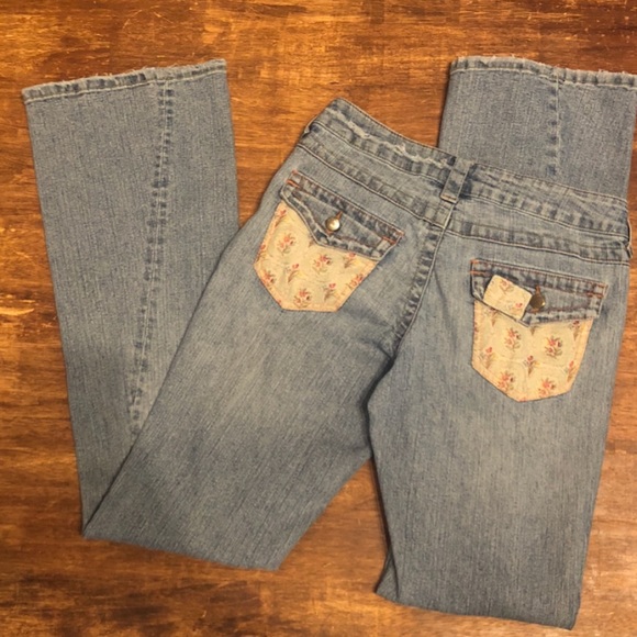 Cache distressed jeans with patchwork - Picture 3 of 3